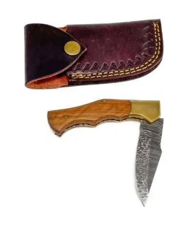 Olivewood handle with Damascus steel blade